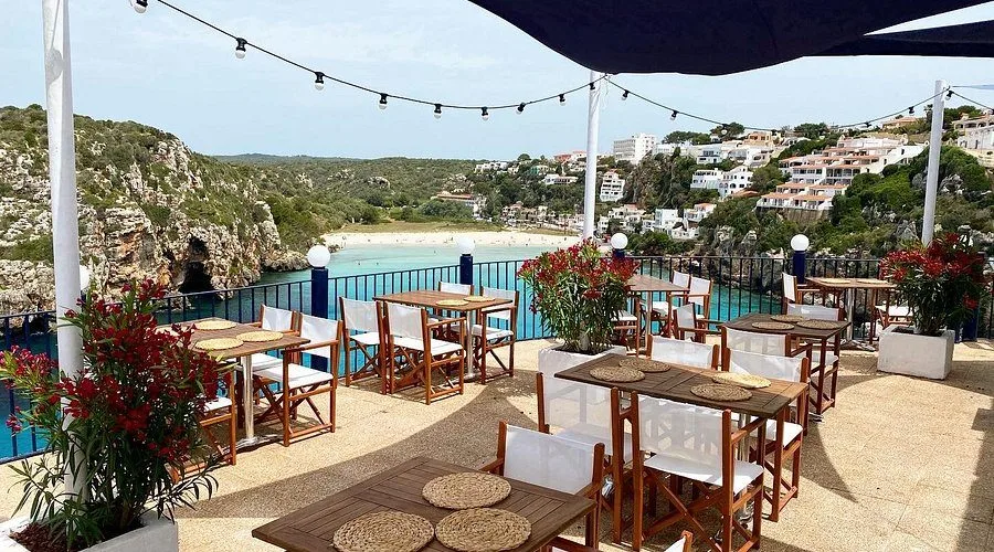 Seaside Lunch